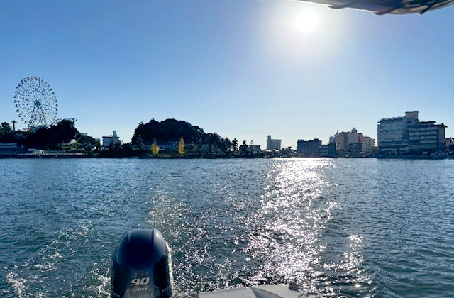 舘山寺での写真です。「ゆうえんち　浜名湖パルパル」の観覧車、ロープウェイがあり、ロープウェイは真下を通る事が出来ます。