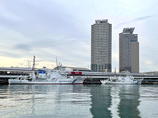 お台場には巡視船や消防艇の係留岸壁があります！国際ターミナルには外国籍の超豪華客船がいることもありますよ！